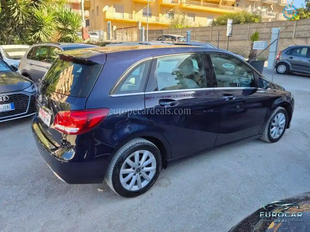 Mercedes-Benz B 180