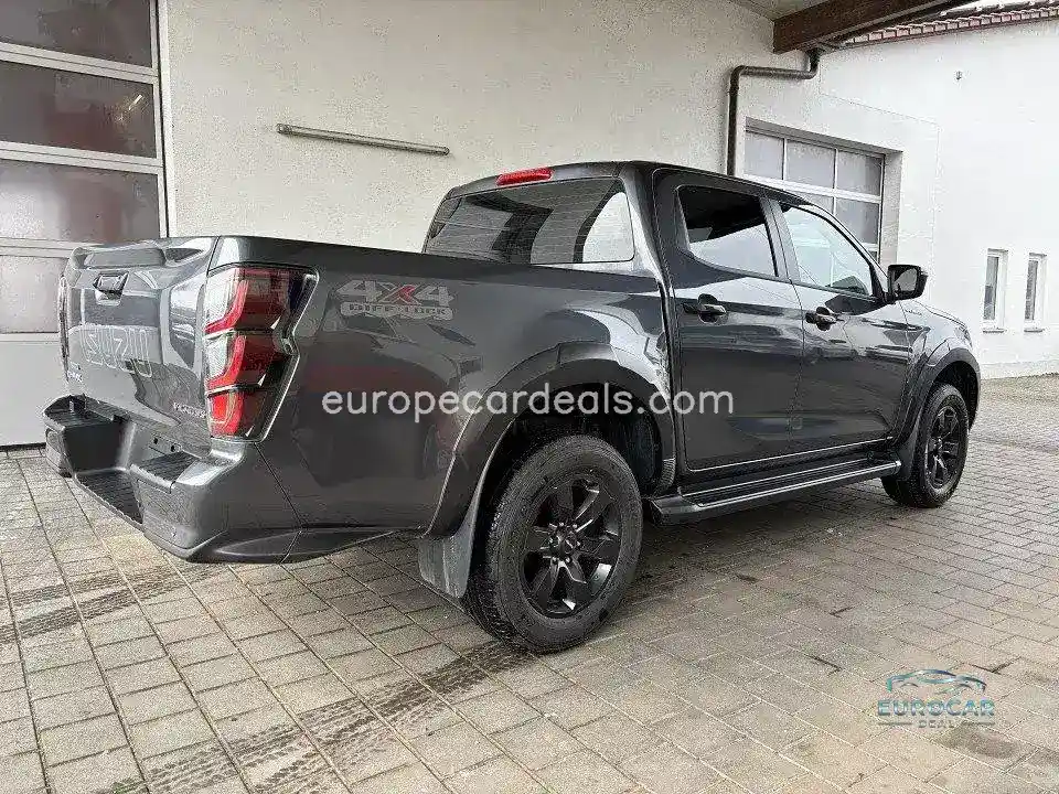 D-MAX Double Cab 4×4 AHK V-Cross A/T
