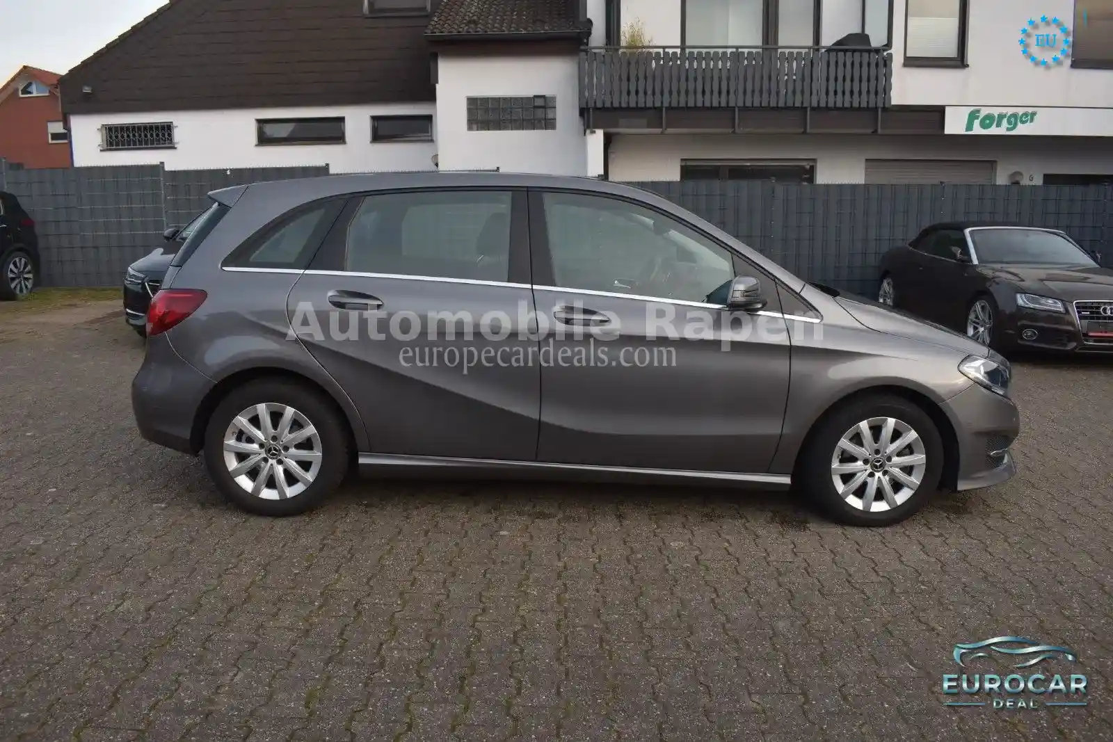Mercedes-Benz B 180