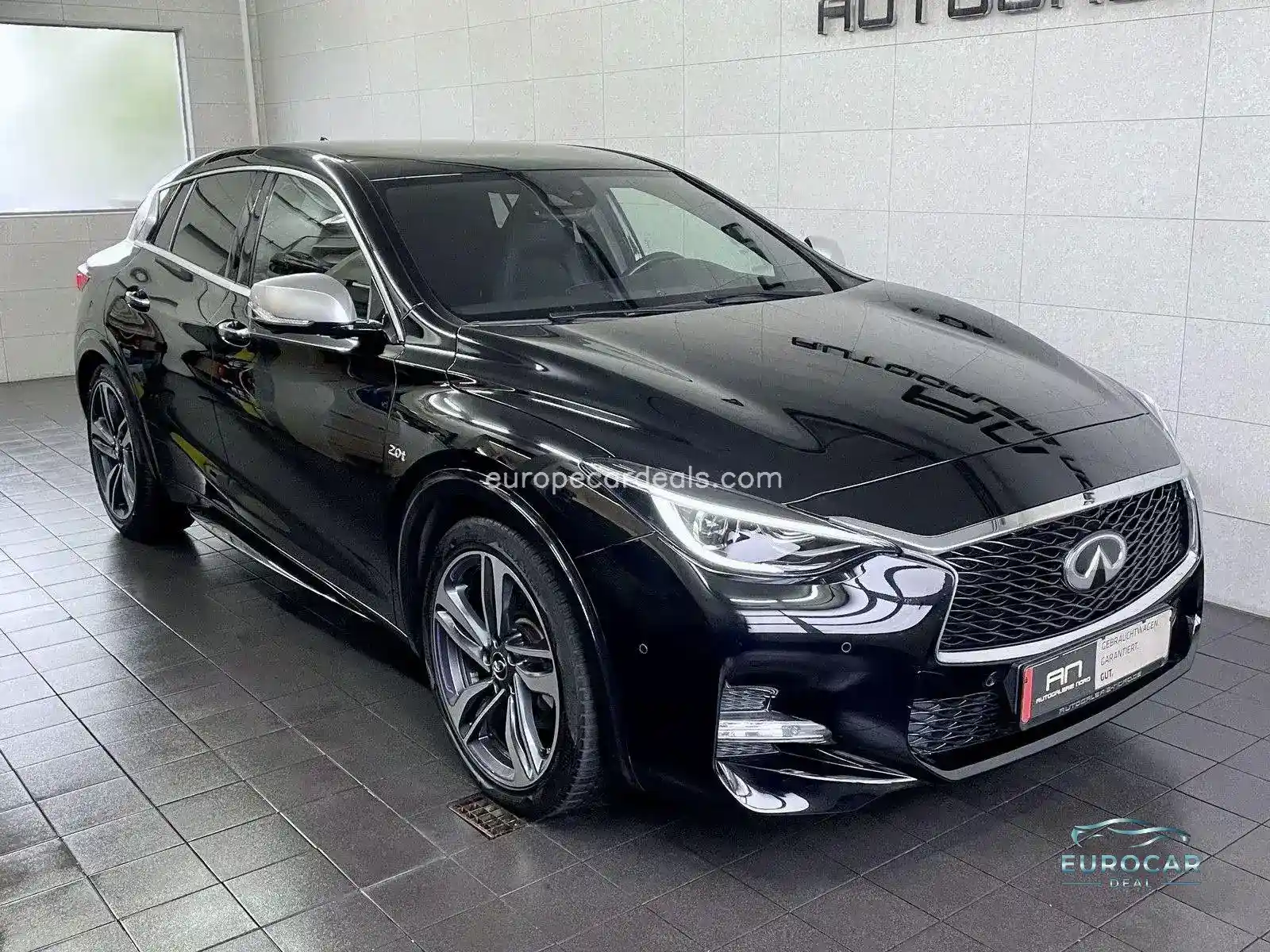 Infiniti Q30