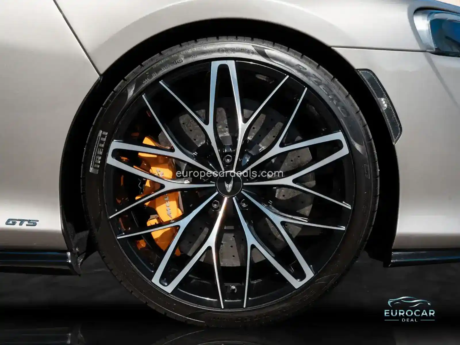 McLaren GT