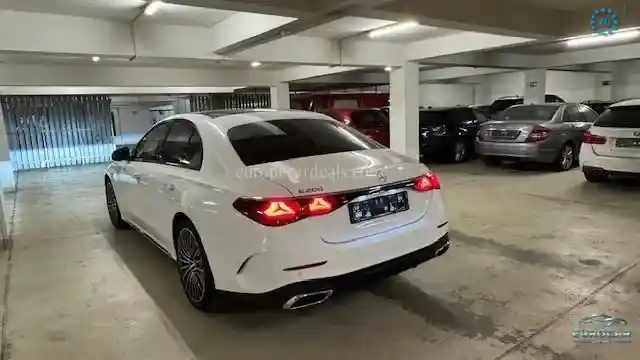 Mercedes-Benz E 200