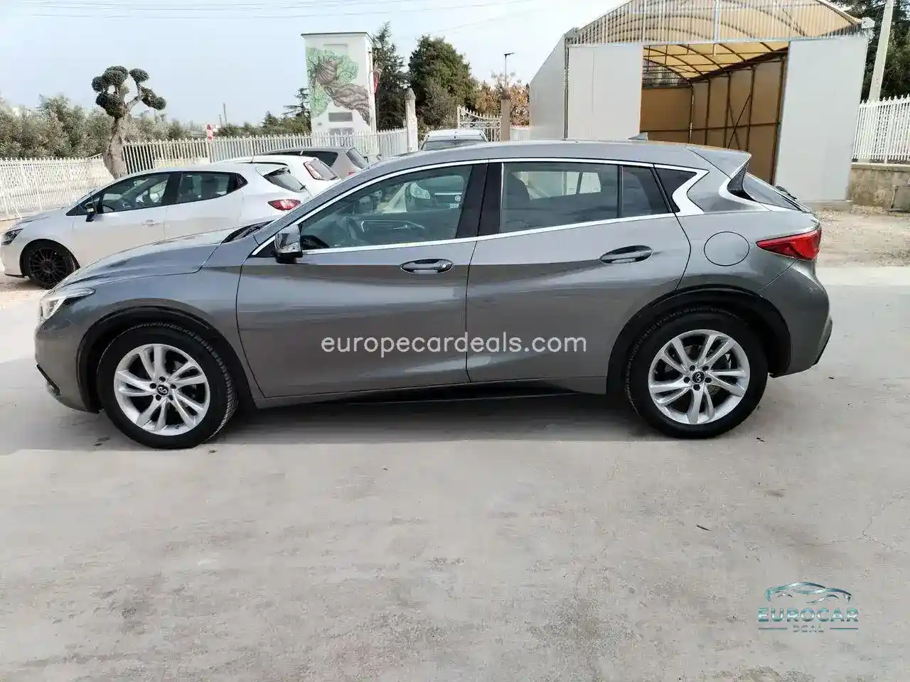 Infiniti Q30