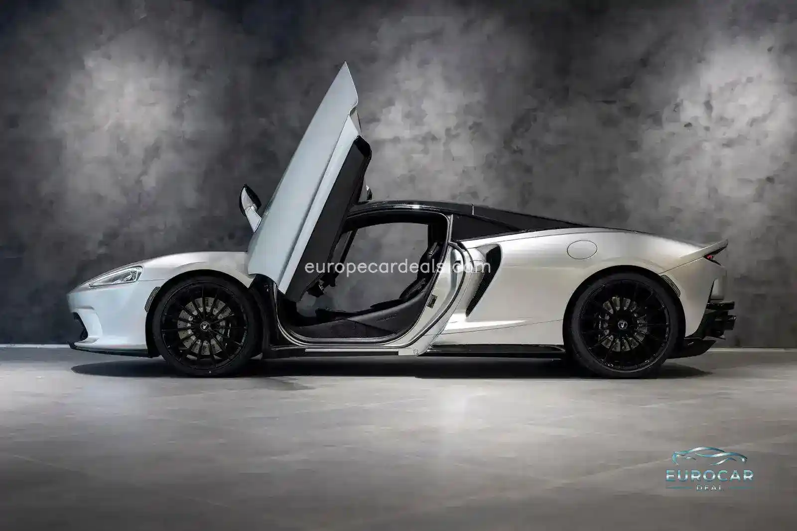McLaren GT