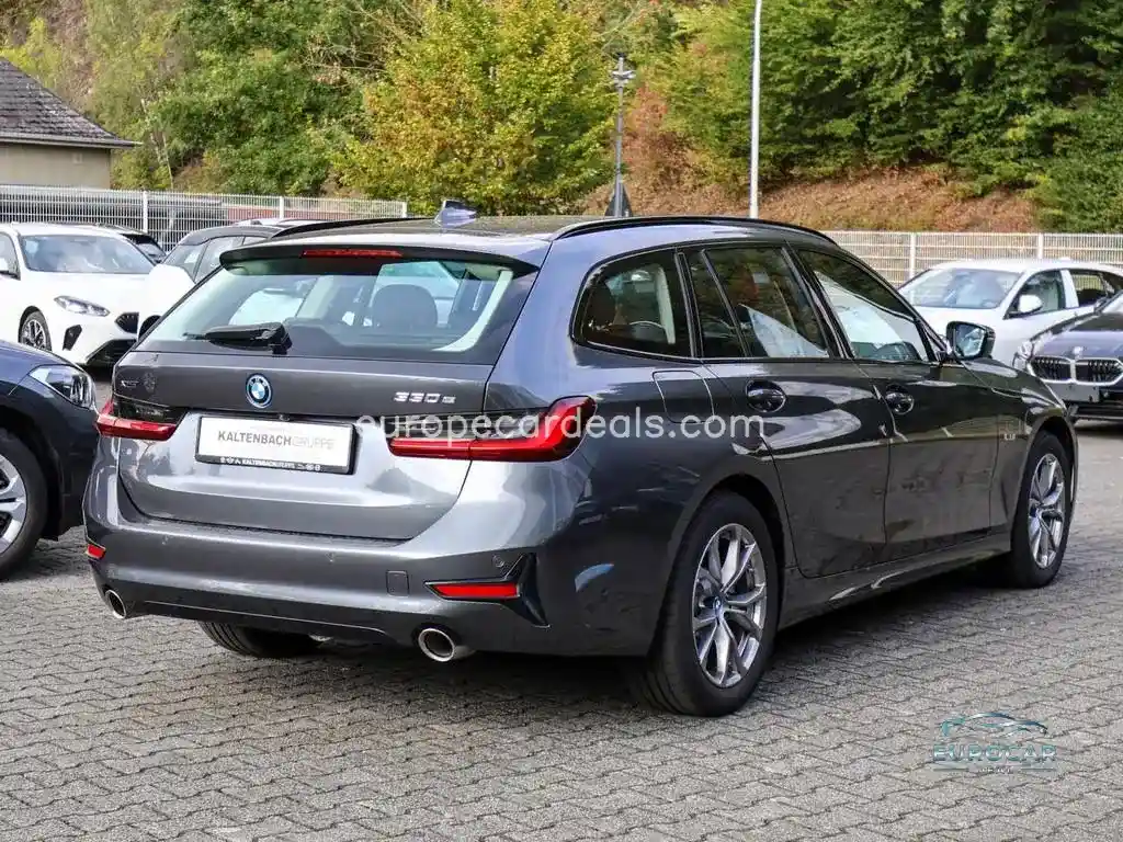BMW 330
