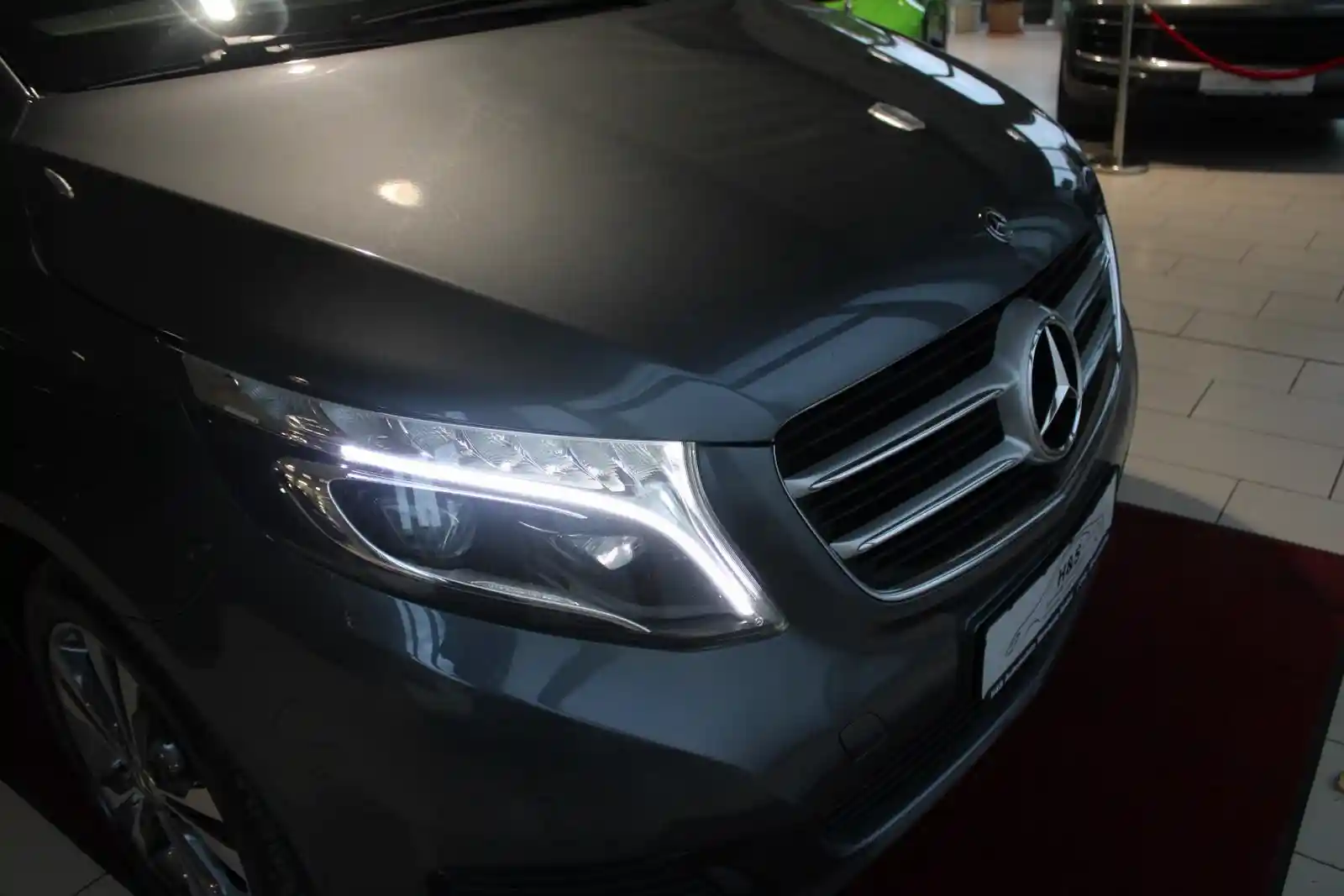 Mercedes-Benz V 250