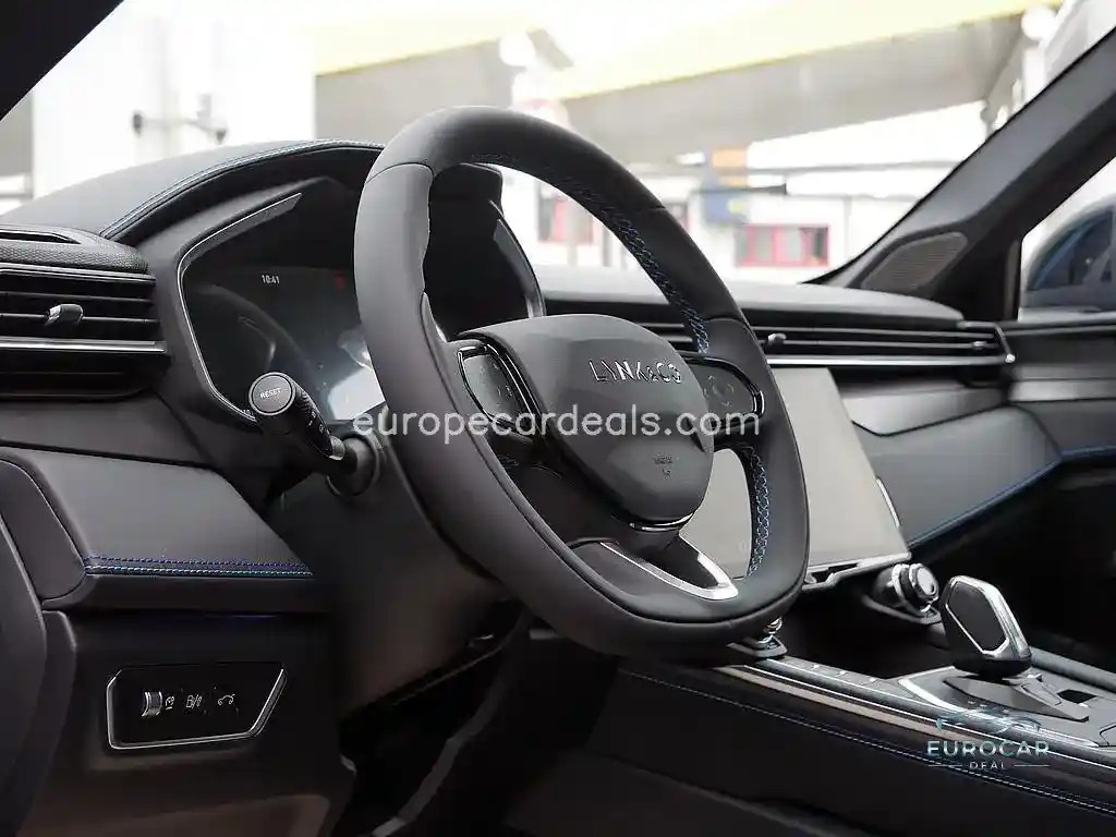Lynk&Co 01
