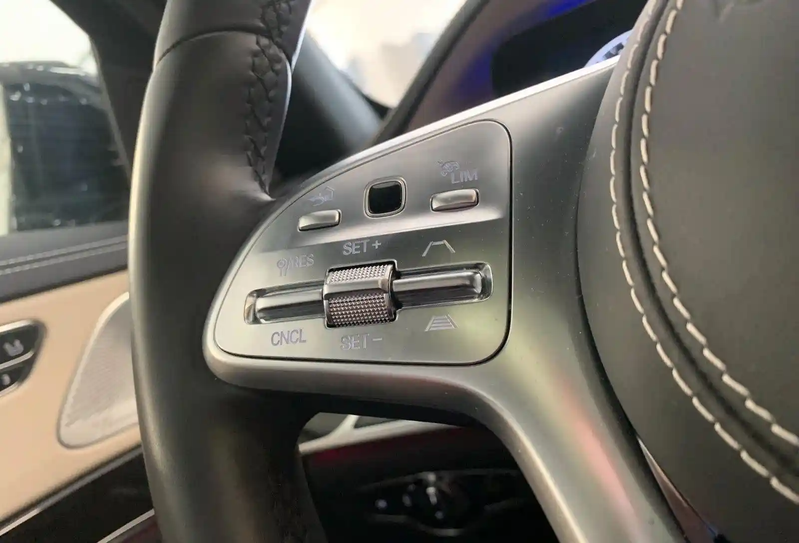 Mercedes-Benz S 560
