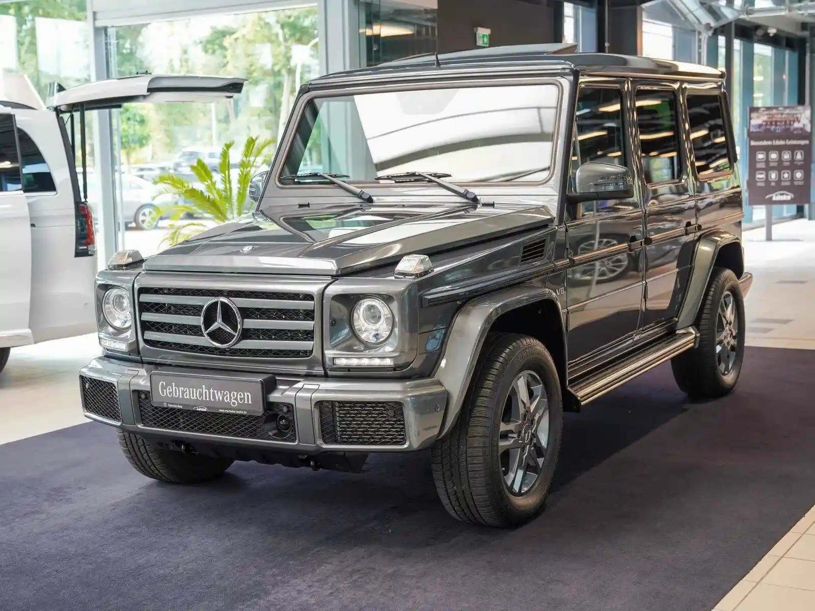Mercedes-Benz G 500