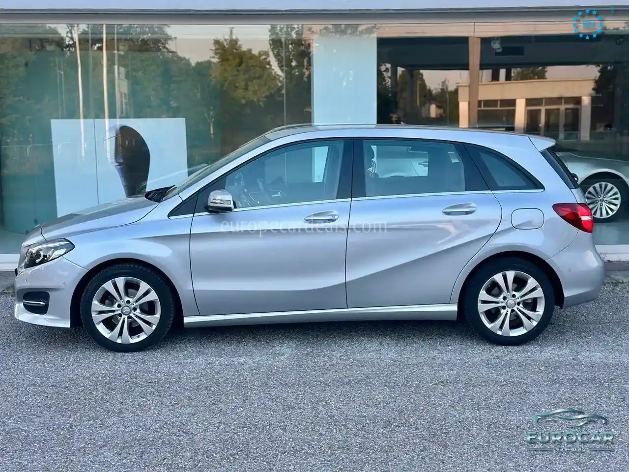 Mercedes-Benz B 180