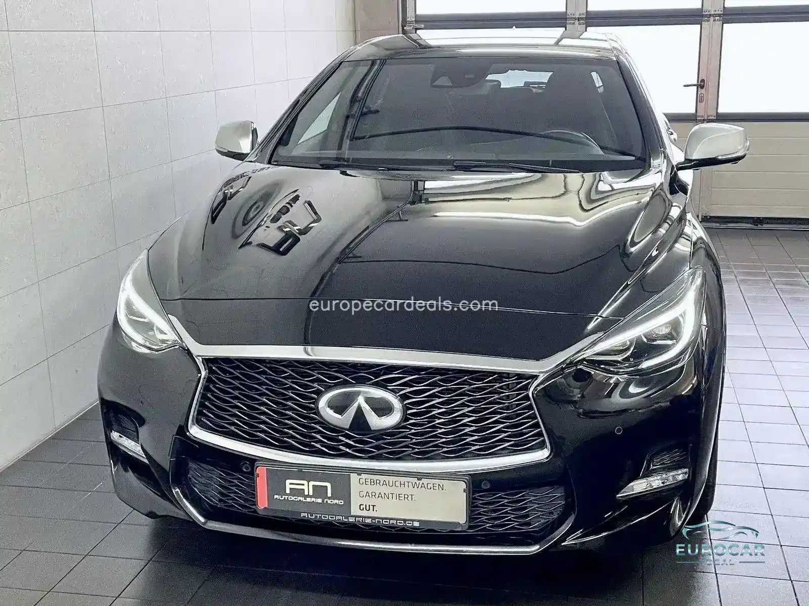 Infiniti Q30