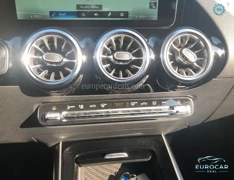 Mercedes-Benz B 180
