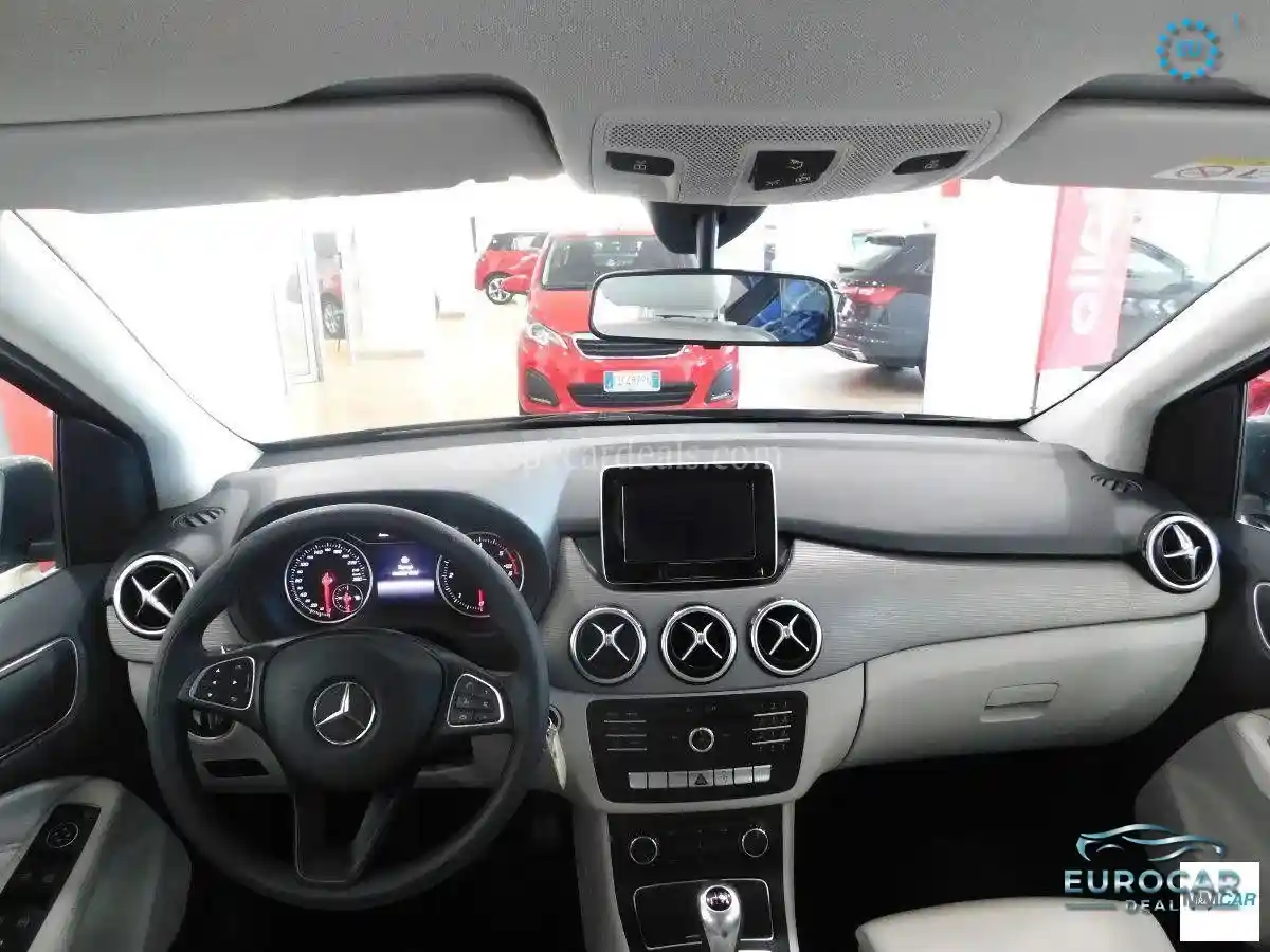 Mercedes-Benz B 200
