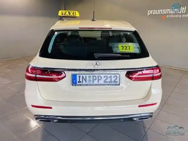 Mercedes-Benz E 220