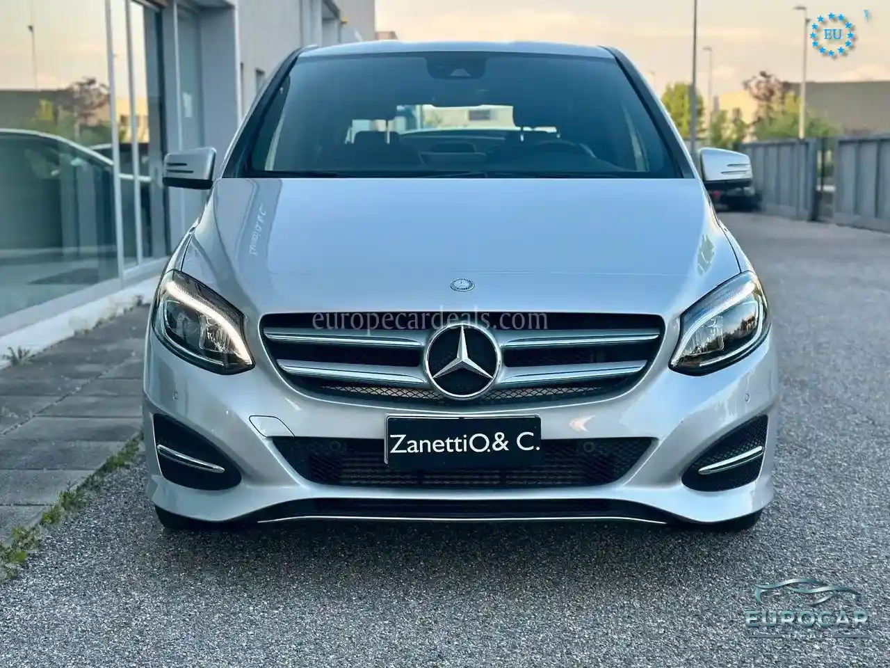 Mercedes-Benz B 180