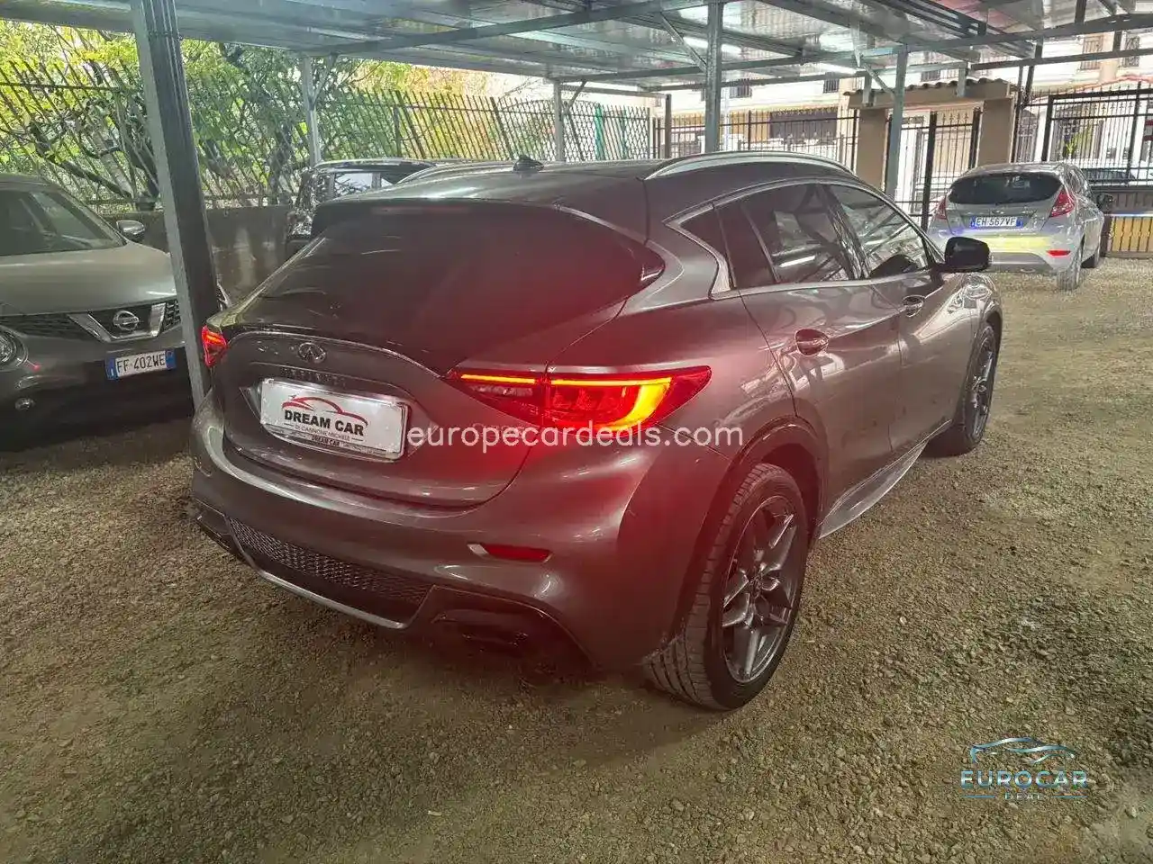 Infiniti Q30