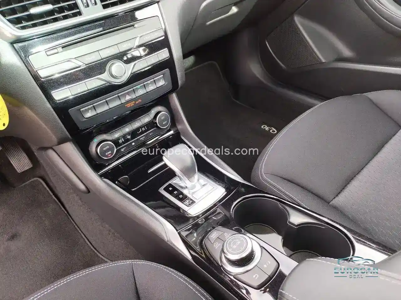 Infiniti Q30