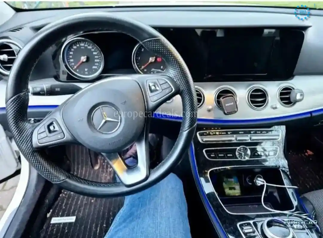 Mercedes-Benz E 220