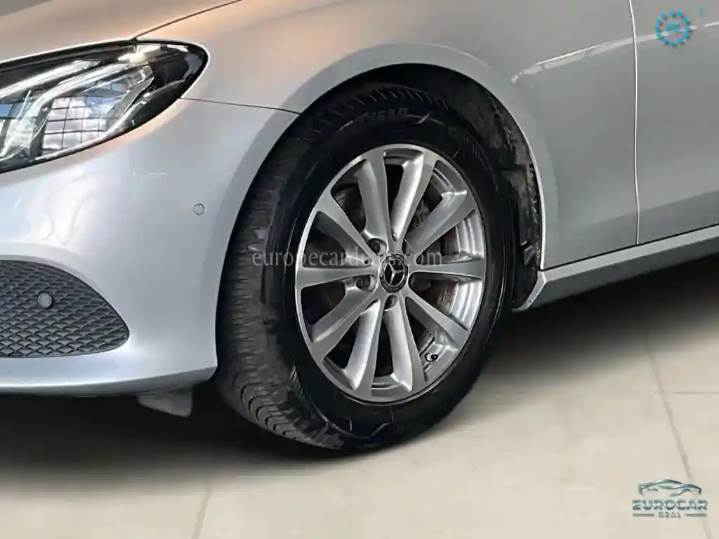 Mercedes-Benz E 200