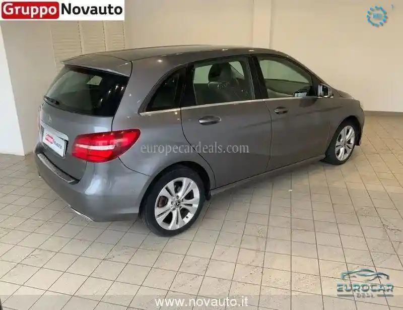 Mercedes-Benz B 200