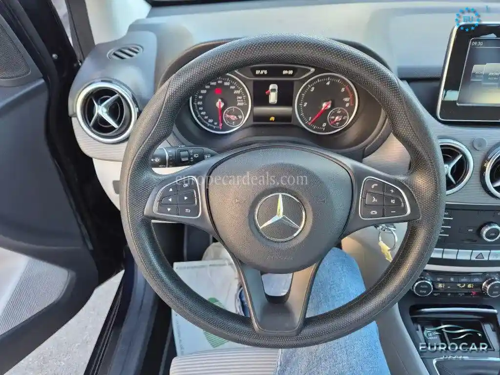 Mercedes-Benz B 180
