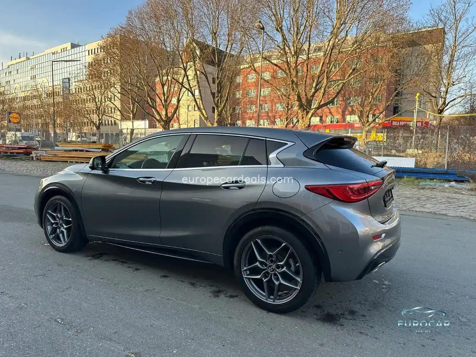 Infiniti Q30