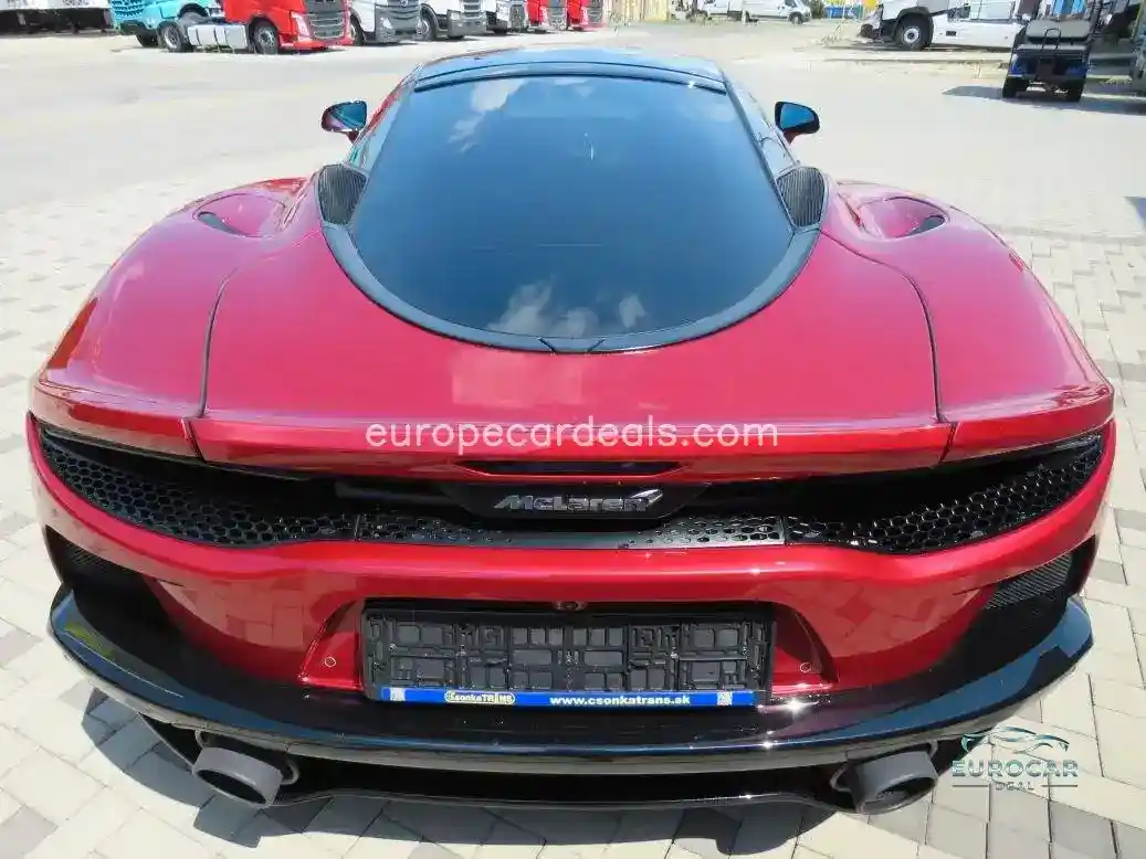 McLaren GT