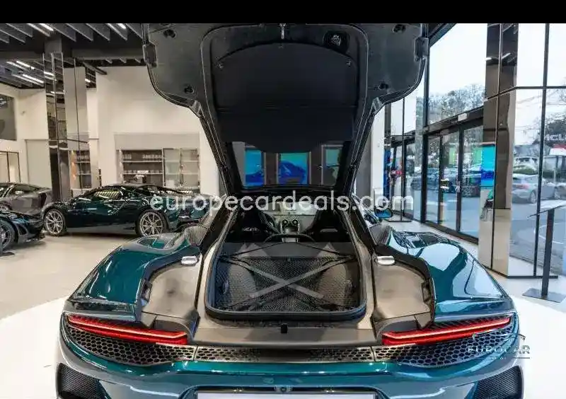 McLaren GT