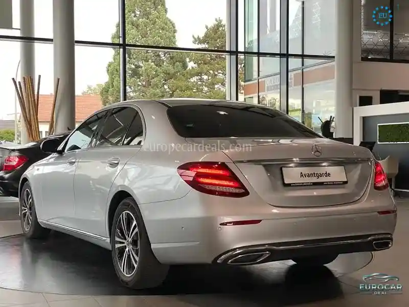 Mercedes-Benz E 200