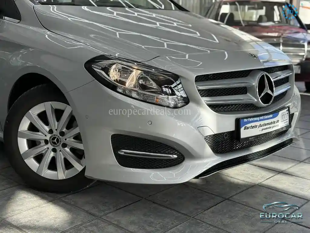 Mercedes-Benz B 180