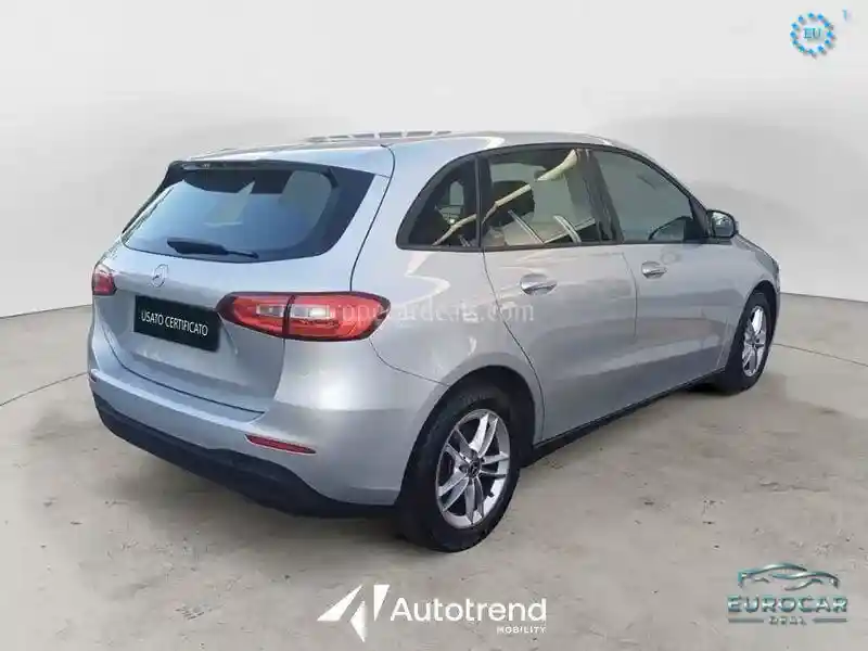 Mercedes-Benz B 180