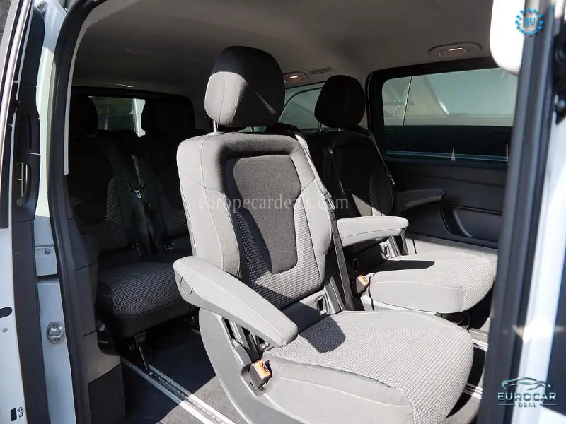 Mercedes-Benz V 220