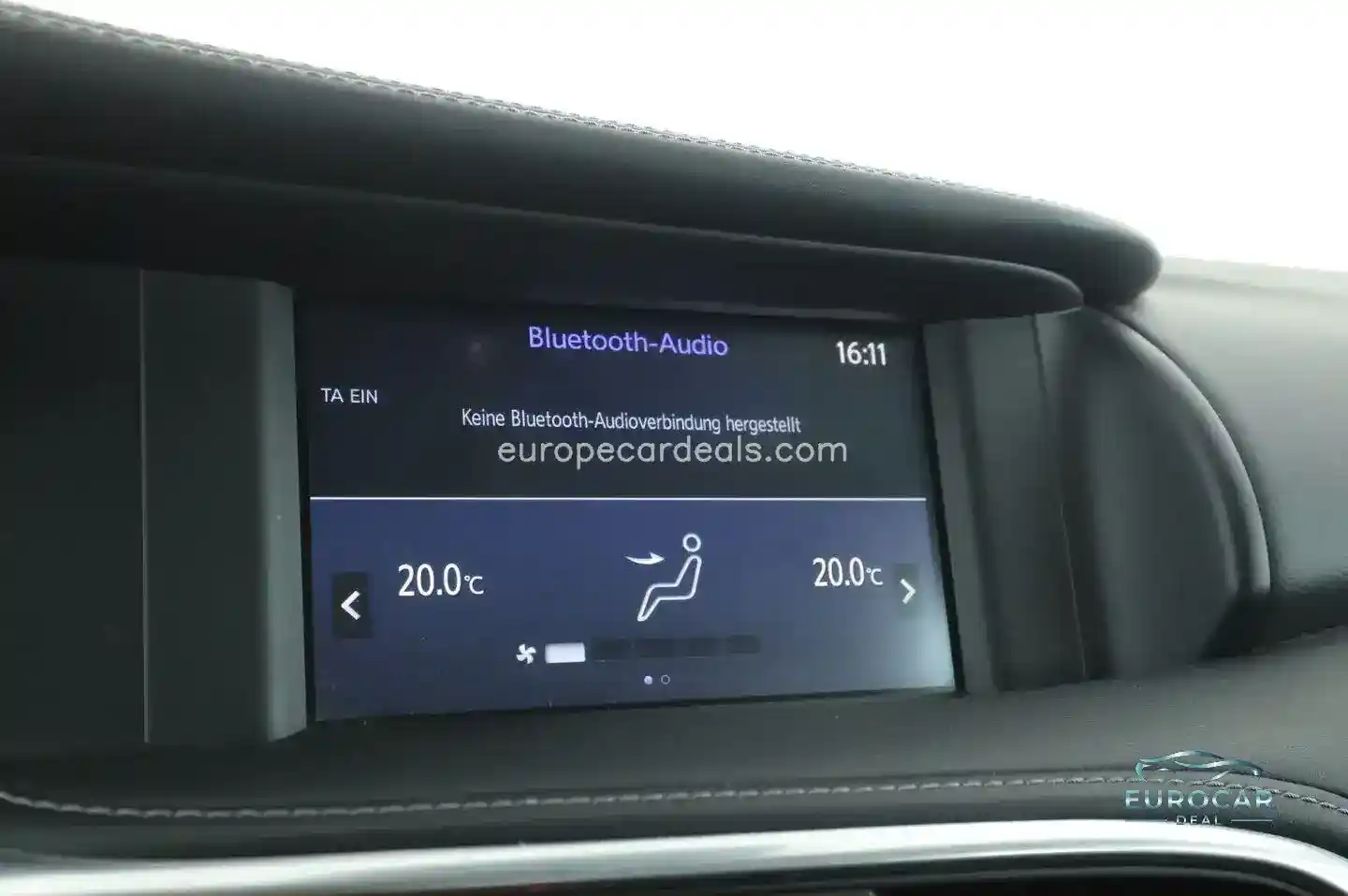 Infiniti Q30