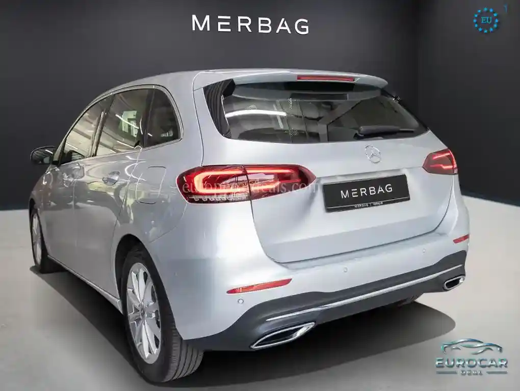 Mercedes-Benz B 180