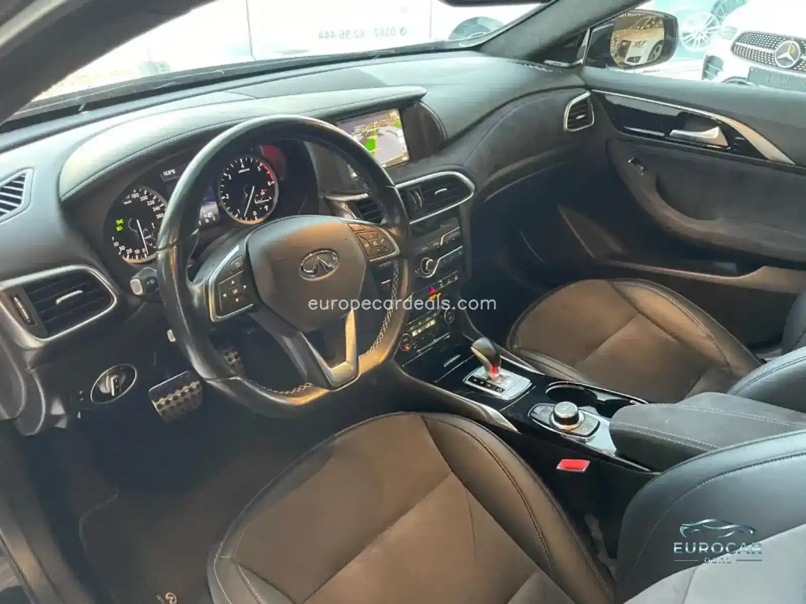 Infiniti Q30