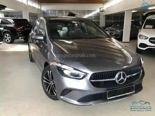 Mercedes-Benz B 180