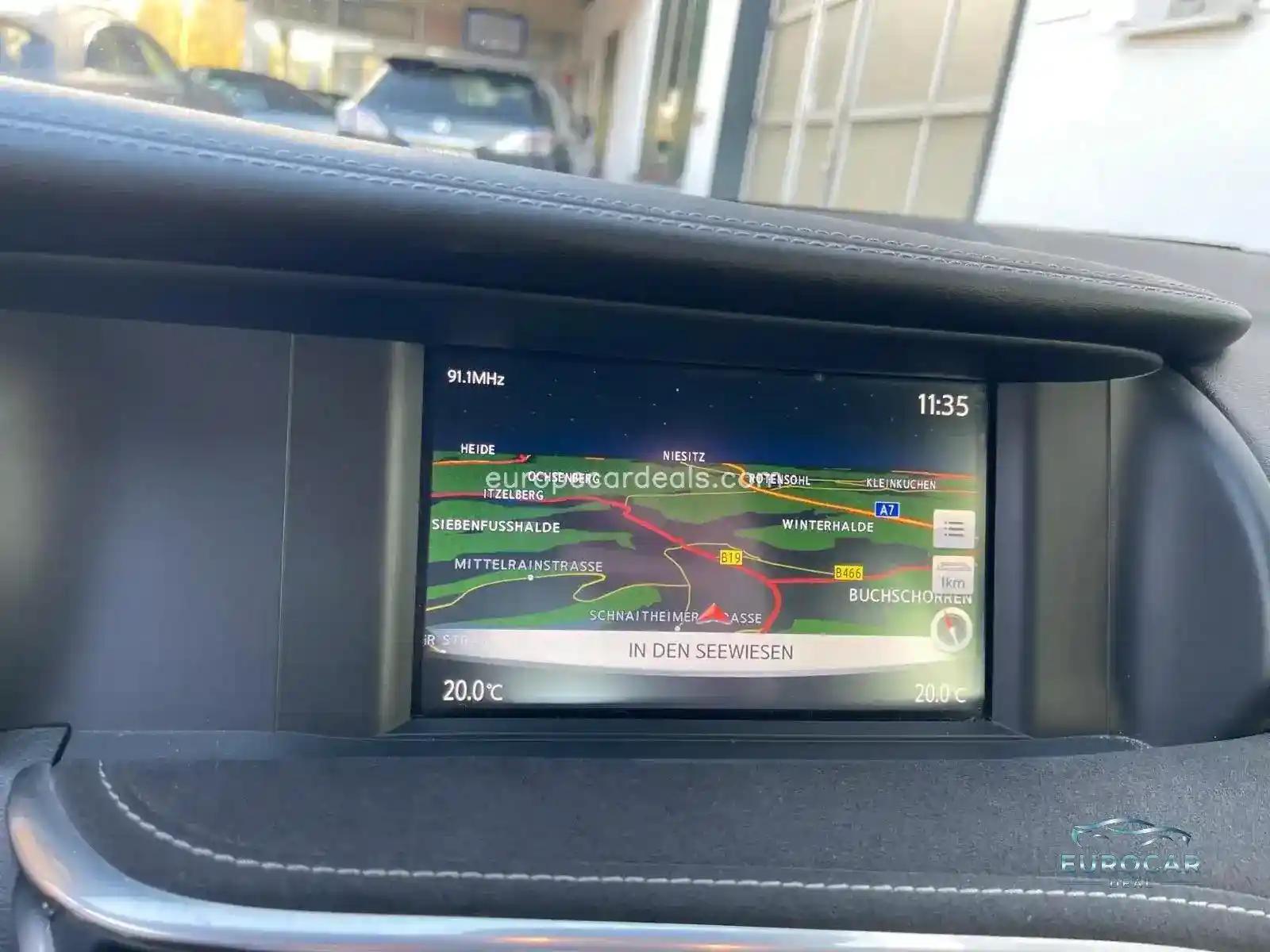 Infiniti Q30