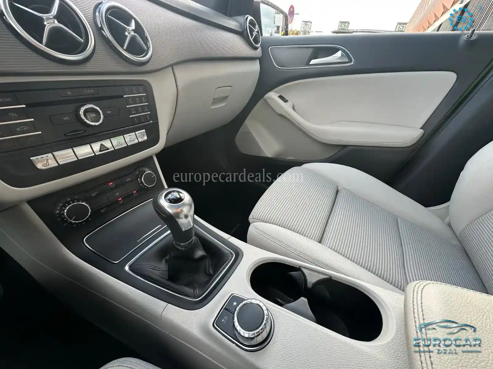 Mercedes-Benz B 180