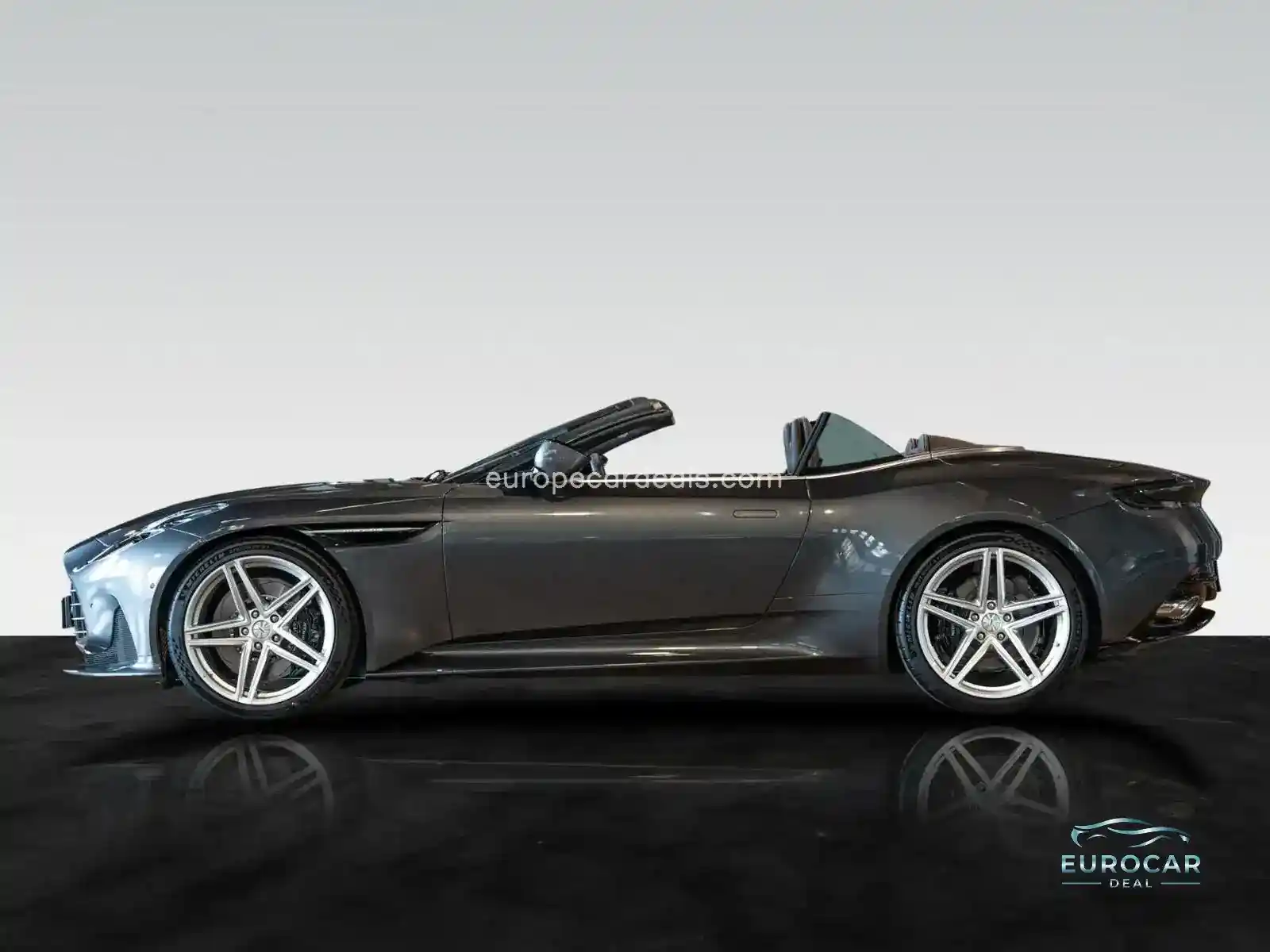 Aston Martin DB12