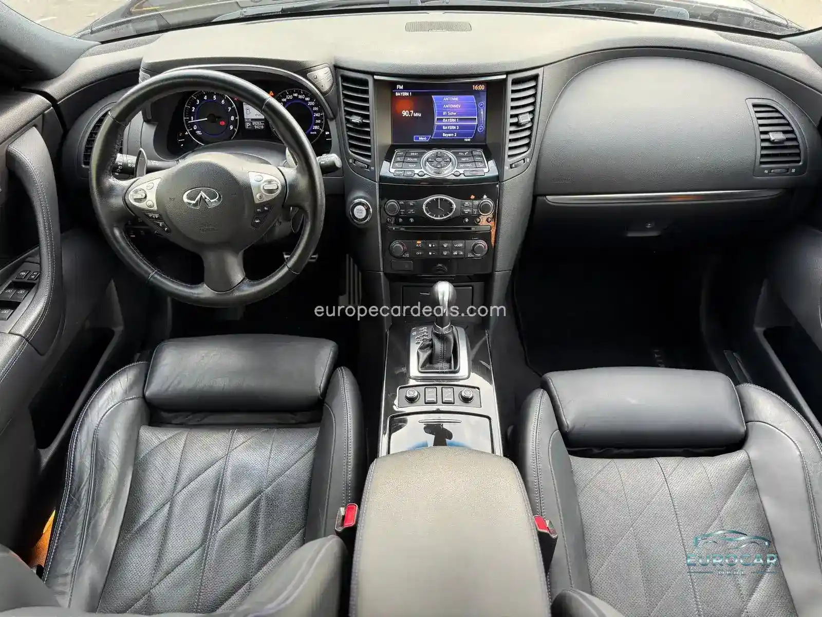 Infiniti QX70