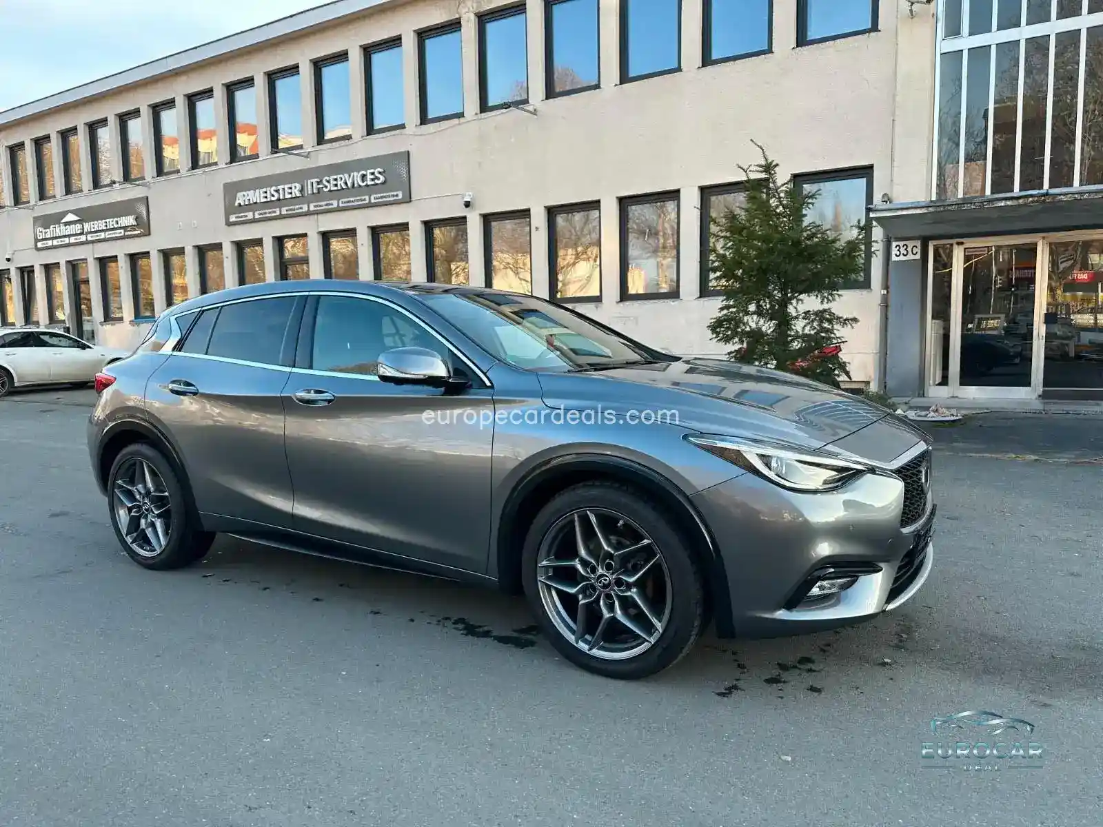 Infiniti Q30