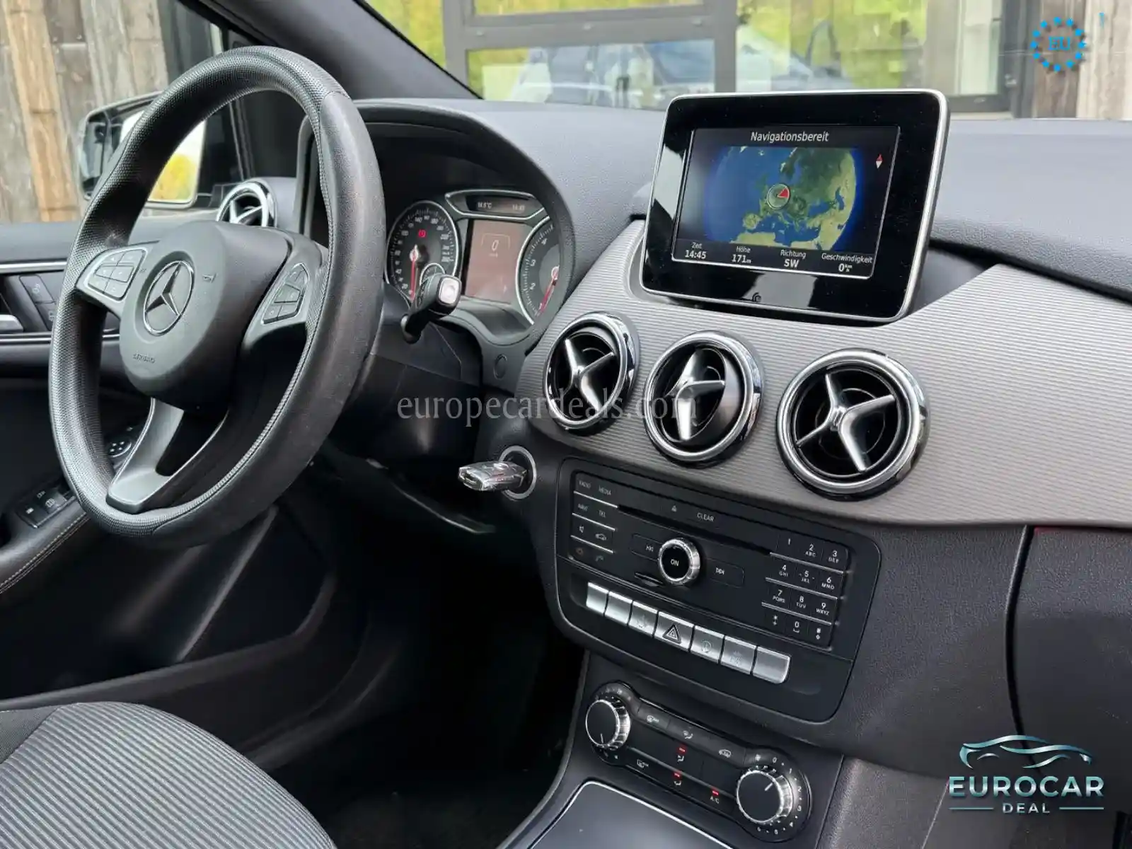 Mercedes-Benz B 180
