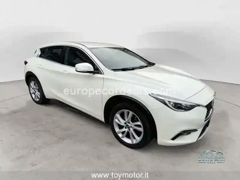 Infiniti Q30