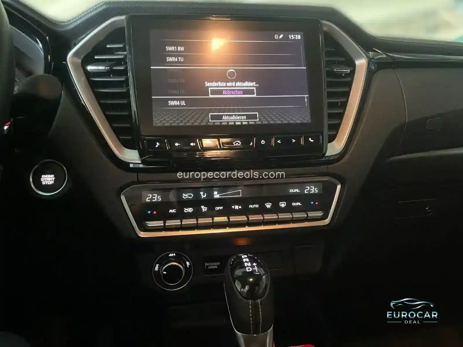 DoubleCab 4WD AT V-Cross Kam SHZ AHK Apple