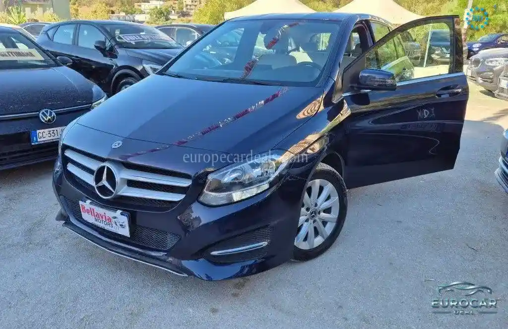 Mercedes-Benz B 180