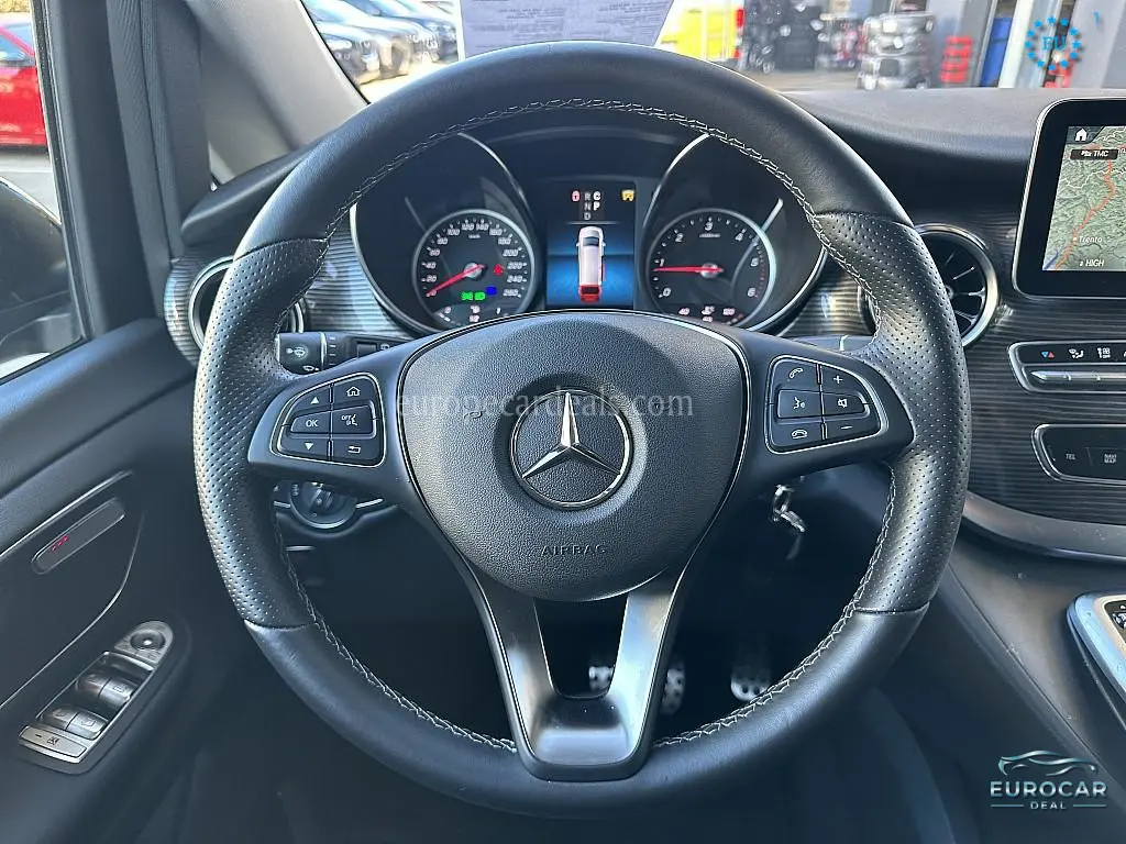 Mercedes-Benz V 220