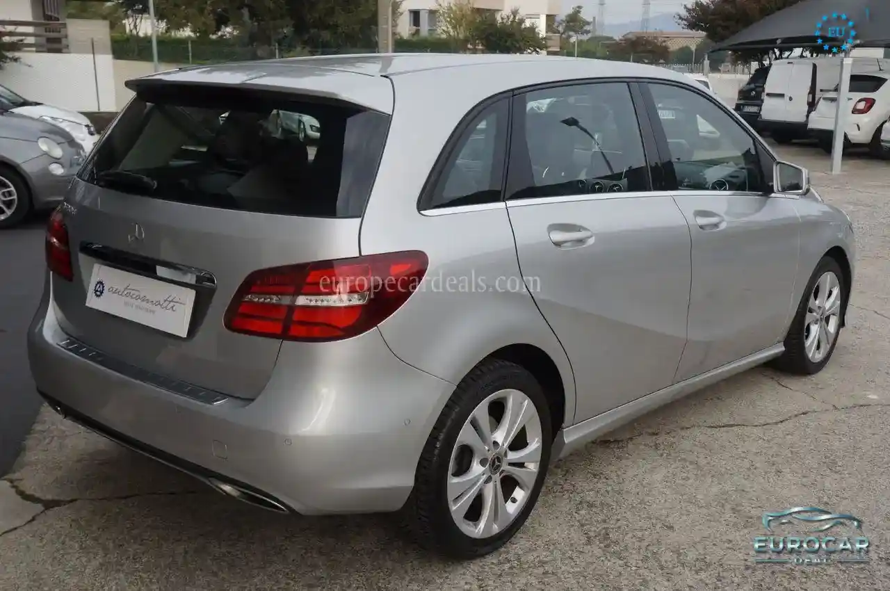 Mercedes-Benz B 180