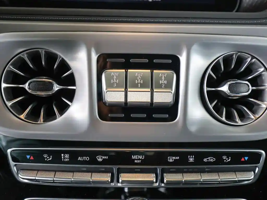 Mercedes-Benz G 500