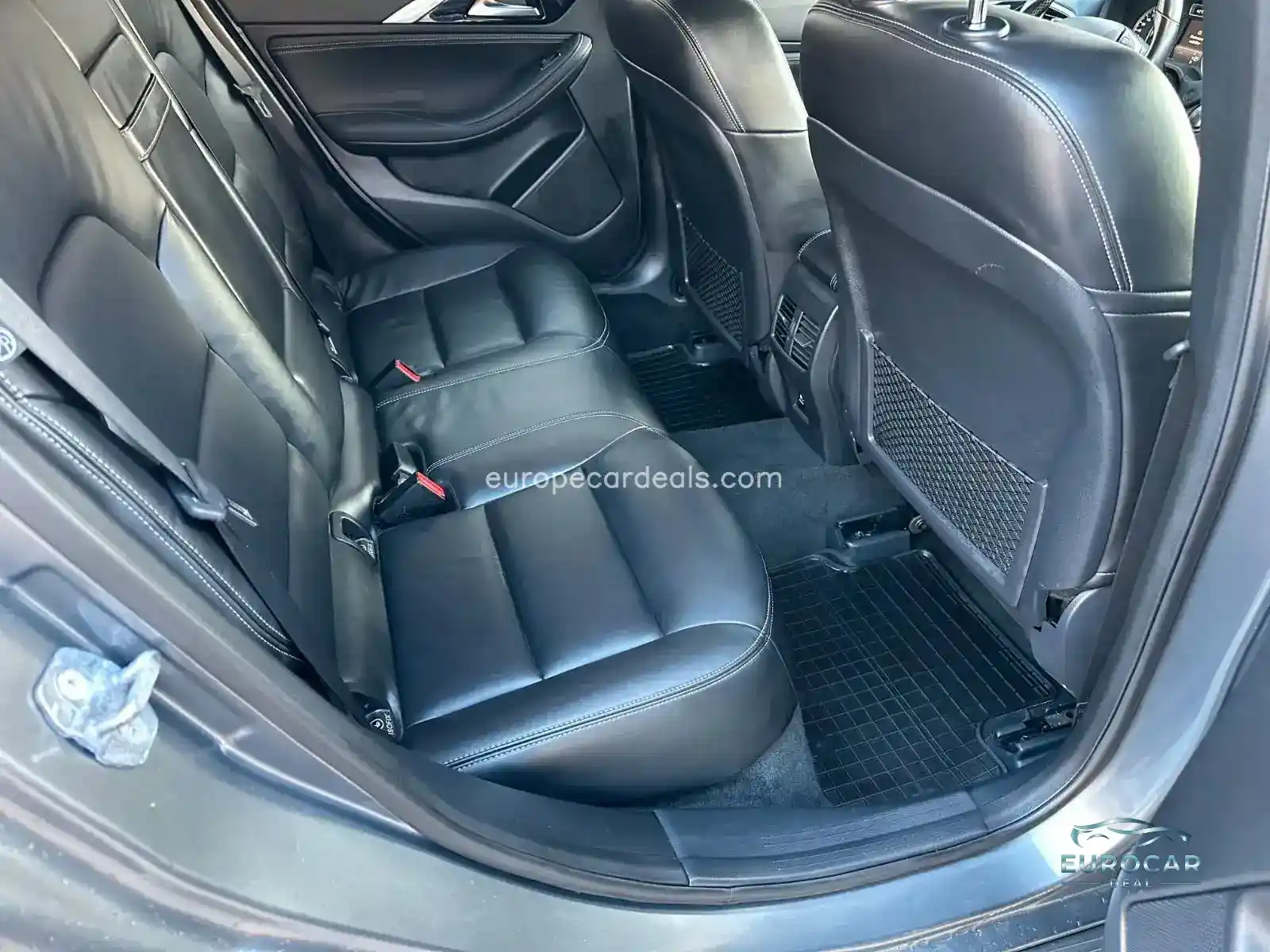 Infiniti Q30