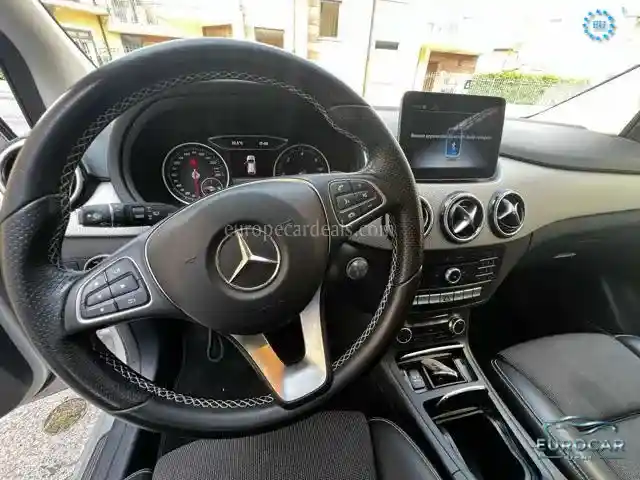 Mercedes-Benz B 200